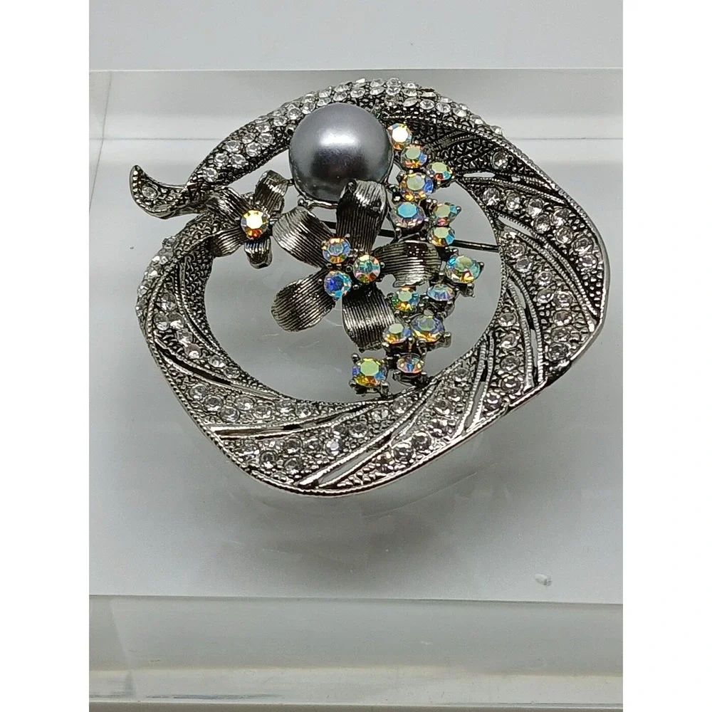 Gorgeous Vintage 90's Antique Style Grey Pearl Rhinestone Crystal AB‎ Brooch